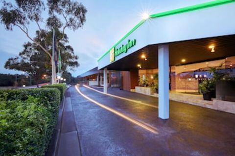 Holiday Inn Warwick Farm, An IHG Hotel - Lennox Head Accommodation 0