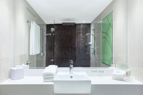 Holiday Inn Warwick Farm, An IHG Hotel - Lennox Head Accommodation 6