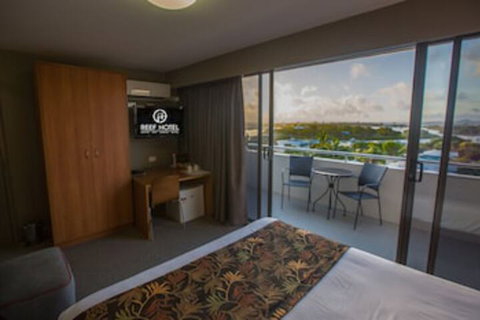 Gladstone Reef Hotel Motel - Lennox Head Accommodation 0