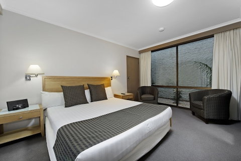 Mid City Warrnambool - Lennox Head Accommodation 4