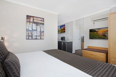Mid City Warrnambool - Lennox Head Accommodation 5