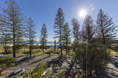 Oaks Gold Coast Calypso Plaza Suites - Lennox Head Accommodation 4