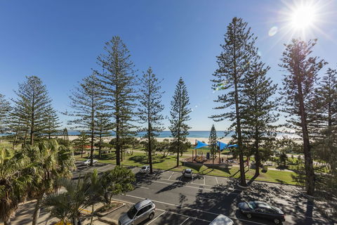 Oaks Gold Coast Calypso Plaza Suites - Lennox Head Accommodation 1