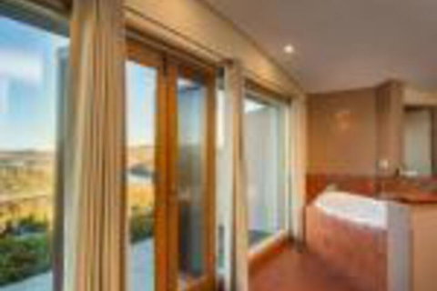 Eagle View Escape - Lennox Head Accommodation 0
