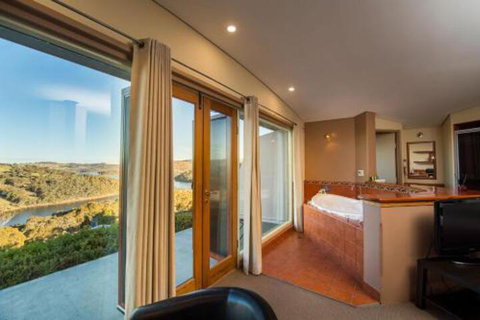 Eagle View Escape - Lennox Head Accommodation 2