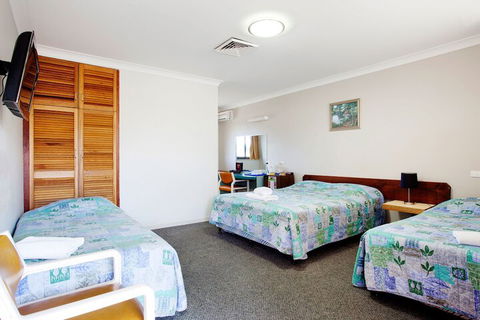 Vale Hotel - Lennox Head Accommodation 4