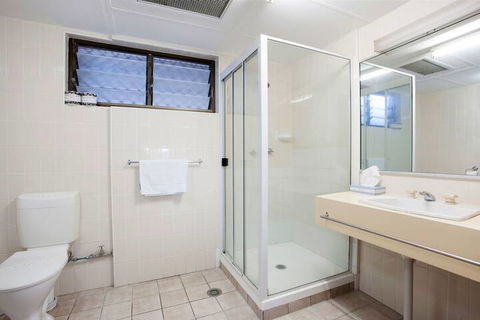 Vale Hotel - Lennox Head Accommodation 2