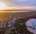 Angourie Blue 7 stroll to surfing beaches. - Lennox Head Accommodation
