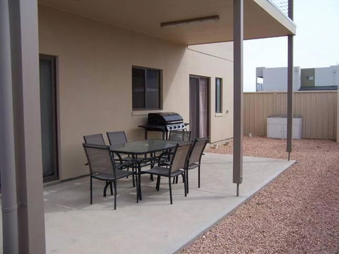 Relax On Par - Lennox Head Accommodation 4