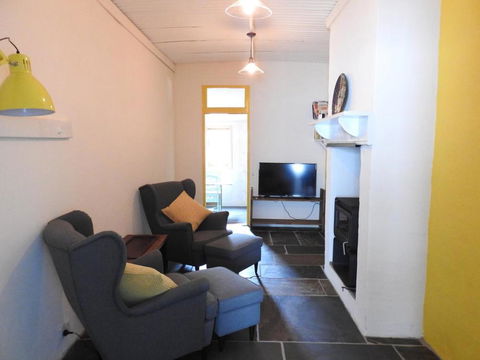 Cooks Cottage - Lennox Head Accommodation 2