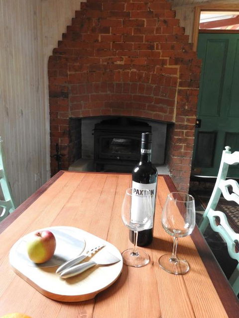 Cooks Cottage - Lennox Head Accommodation 4