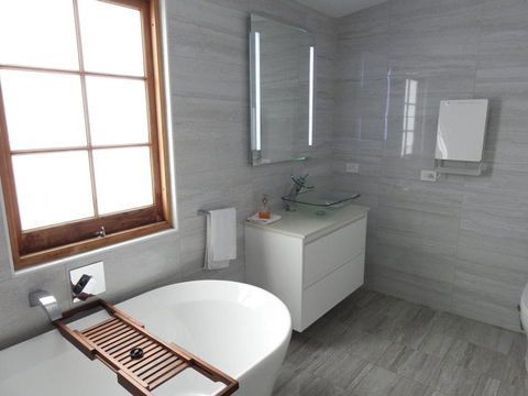 Cooks Cottage - Lennox Head Accommodation 3