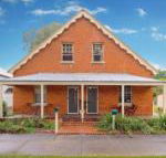 Eliza 1875 Red Brick Duplex Townhouse - Lennox Head Accommodation
