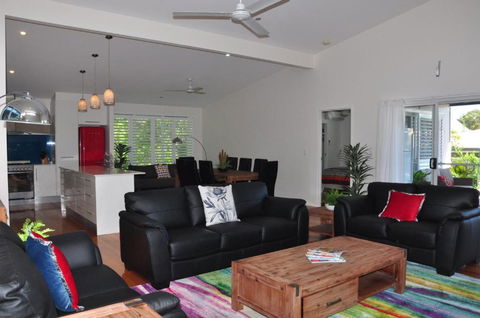 10 Double Island Drive Modern Family Home Centrally Located Swimming Pool & Outdoor Area - Lennox Head Accommodation 4