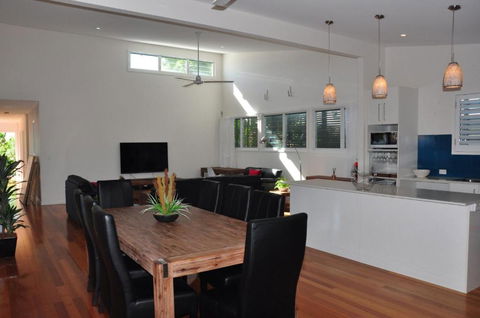 10 Double Island Drive Modern Family Home Centrally Located Swimming Pool & Outdoor Area - Lennox Head Accommodation 3