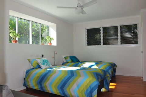 10 Double Island Drive Modern Family Home Centrally Located Swimming Pool & Outdoor Area - Lennox Head Accommodation 2