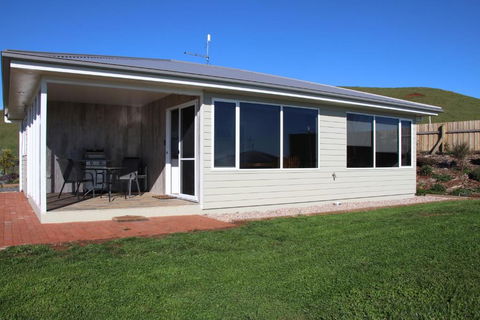 Penguin Seaside Farm - Lennox Head Accommodation 1