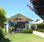 Quiet Cottage - Lennox Head Accommodation