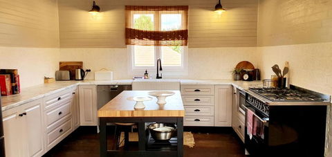 Galway - Lennox Head Accommodation 4