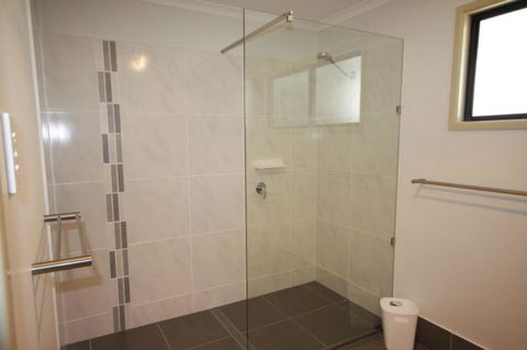 1 Naiad Court Lowset Family Home With Swimming Pool & Covered Deck. Pet Friendly - Lennox Head Accommodation 2