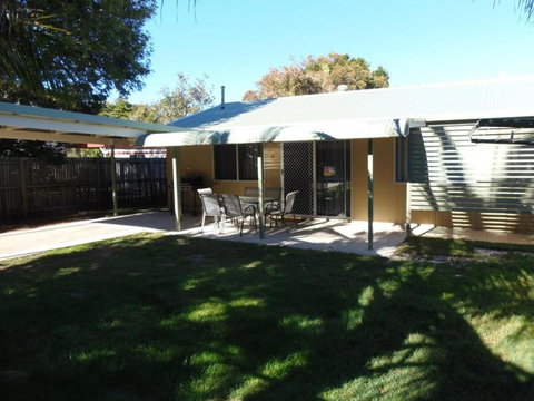 Palmgrove 2 Rainbow Beach Pet Friendly Fully Fenced Air Conditioned Five Minutes To Beach - Lennox Head Accommodation 2