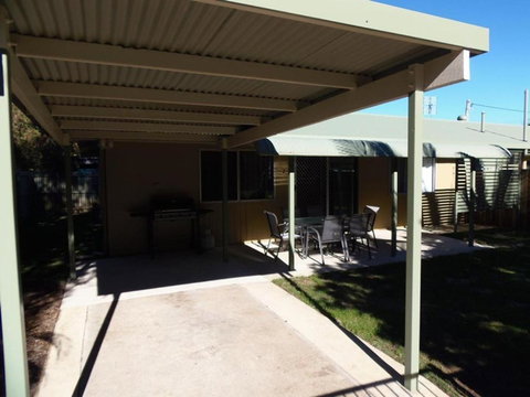 Palmgrove 2 Rainbow Beach Pet Friendly Fully Fenced Air Conditioned Five Minutes To Beach - Lennox Head Accommodation 6