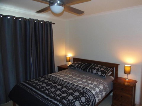 Palmgrove 2 Rainbow Beach Pet Friendly Fully Fenced Air Conditioned Five Minutes To Beach - Lennox Head Accommodation 3