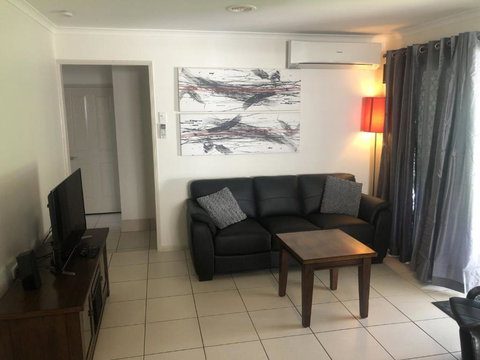 Palmgrove 2 Rainbow Beach Pet Friendly Fully Fenced Air Conditioned Five Minutes To Beach - Lennox Head Accommodation 4