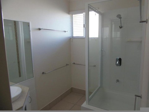 Palmgrove 2 Rainbow Beach Pet Friendly Fully Fenced Air Conditioned Five Minutes To Beach - Lennox Head Accommodation 1