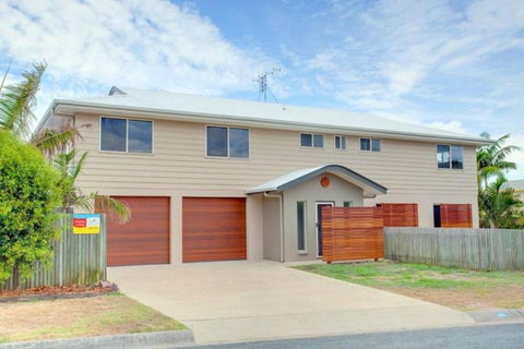 29 Cypress Avenue Rainbow Beach Close To The Beach With A Pool - Lennox Head Accommodation 5