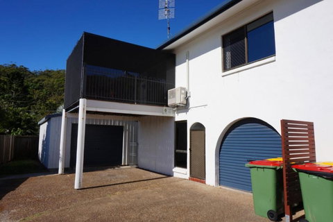 2 29 Rumbalara Avenue Rainbow Beach Bring Your Dog Or Your Cat Or Bring Both Free Wi Fi - Lennox Head Accommodation 2