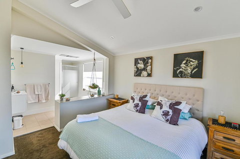 Mortimers Wines The Canopy Loft - Lennox Head Accommodation 5