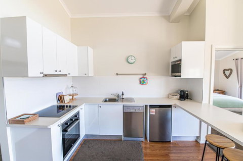 Mortimers Wines The Canopy Loft - Lennox Head Accommodation 2