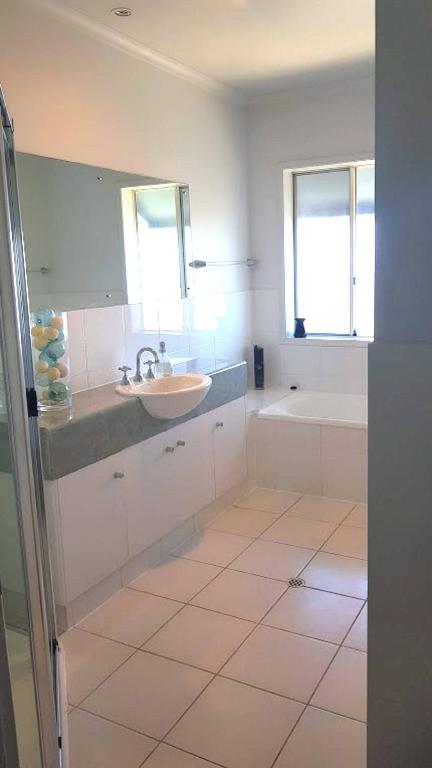 Island Waterfront Getaway WiFi - Lennox Head Accommodation 4