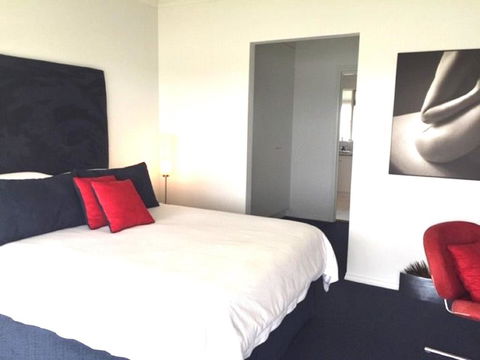 Island Waterfront Getaway WiFi - Lennox Head Accommodation 3