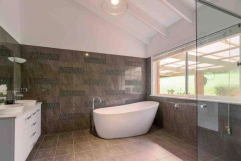 Luxurious Home On 5 Acres Close To CBD Sleeps 18 - Lennox Head Accommodation 7