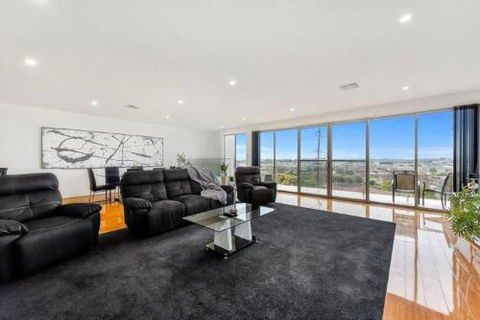 BENGALEE EXECUTIVE TOWNHOUSE MODERN & STYLISH - Lennox Head Accommodation 6