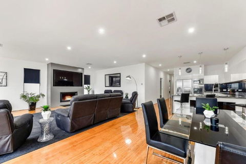 BENGALEE EXECUTIVE TOWNHOUSE MODERN & STYLISH - Lennox Head Accommodation 2