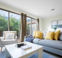 Spacious Lovely Home In Point Cook - Lennox Head Accommodation