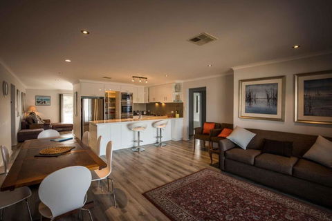 64 Marina Way Mannum - Lennox Head Accommodation 2