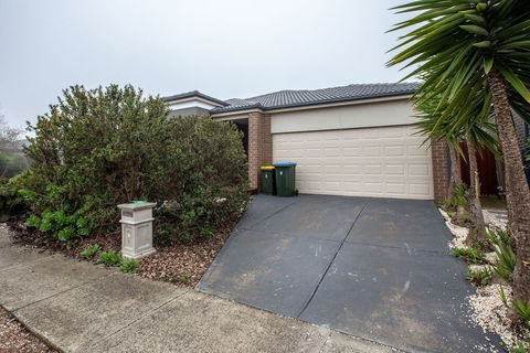 Gorgeous 4BR Home In Point Cook - Lennox Head Accommodation 6