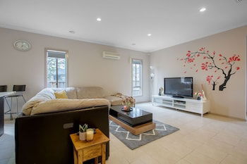 Gorgeous 4BR Home In Point Cook - Lennox Head Accommodation 0