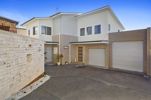 Whale Studio 1a Ocean Street - Lennox Head Accommodation 1