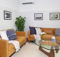 Ocean Mist Cottage across from pet friendly beach - Lennox Head Accommodation