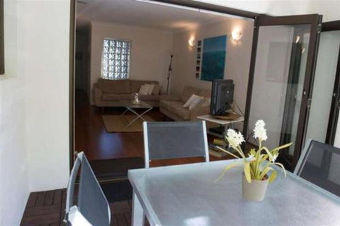 Absolute Beachfront Mooloolaba - Lennox Head Accommodation 2
