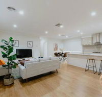 118 Refreshing 3BR Werribee Family House - Lennox Head Accommodation