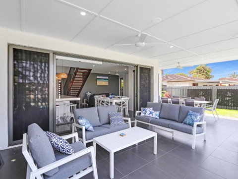 WATERFRONT HOME BORDERING MOOLOOLABA - Lennox Head Accommodation 3