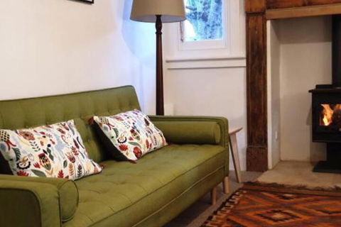 Redruth 2 Bedroom Cottage Situated In Wandiligong - Lennox Head Accommodation 5