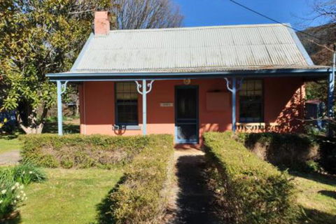 Redruth 2 Bedroom Cottage Situated In Wandiligong - Lennox Head Accommodation 0