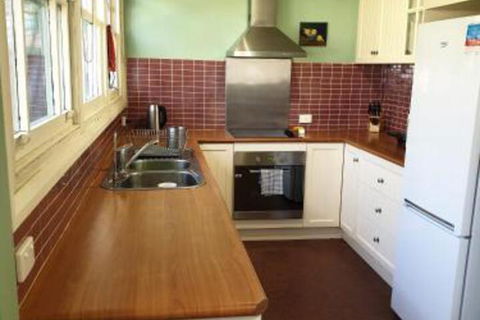 Redruth 2 Bedroom Cottage Situated In Wandiligong - Lennox Head Accommodation 3